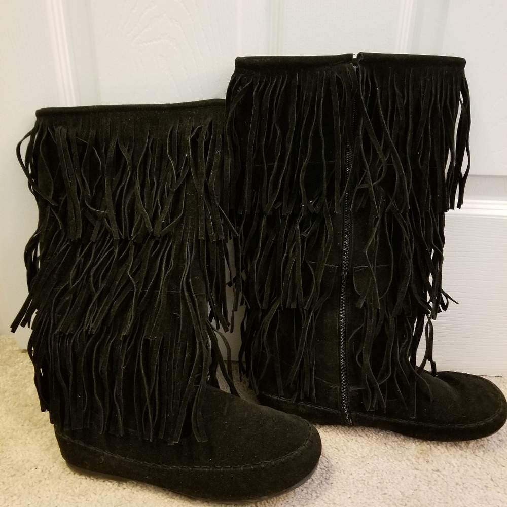 Black fringe boots